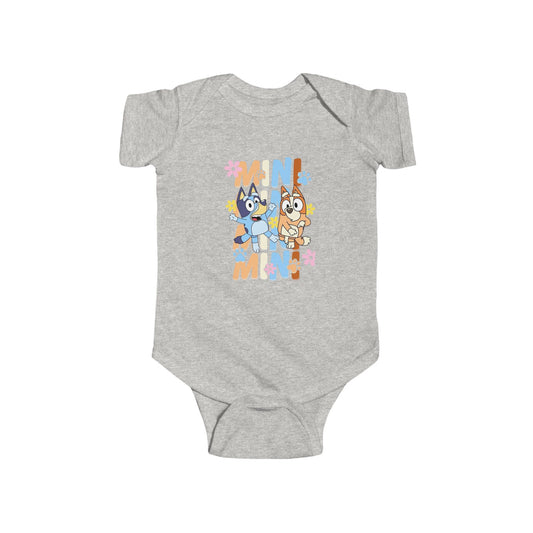 Cute Bluey infant bodysuit, ideal baby shower gift, newborn and toddler outfit, soft and comfortable baby clothes.
